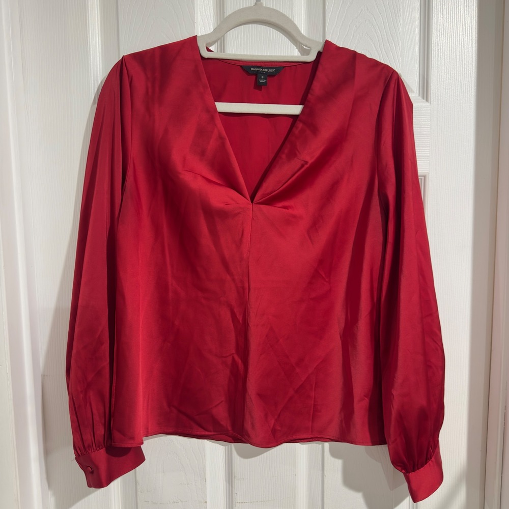 Banana Republic Womens Red Satin V-Neck Long Sleeve Blouse Small 1166